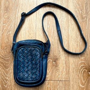 Genicci blue woven leather phone crossbody purse